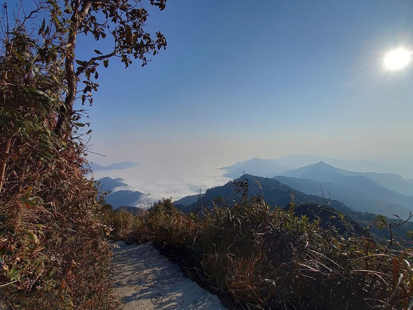 Núi Chín Tầng Thang: Hành trình săn mây chạm tới thiên đường nơi biên viễn Hà Giang