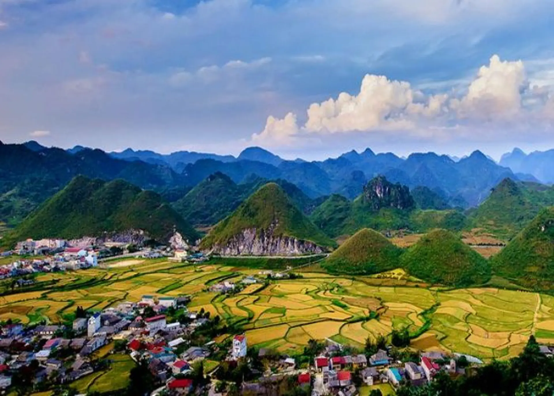 Cổng trời Quản Bạ: Săn mây giữa đại ngàn Hà Giang có thực sự đáng trải nghiệm?