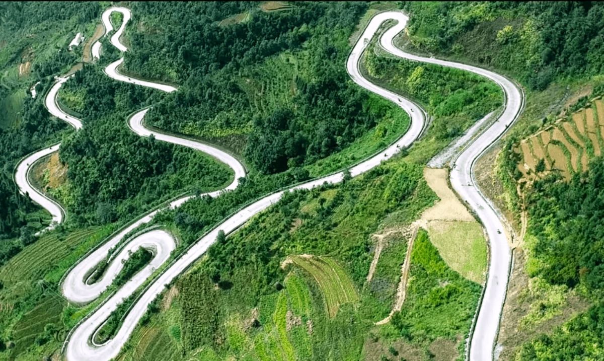 Đỉnh Mã Pí Lèng có gì đặc biệt mà ai cũng muốn một lần chinh phục?