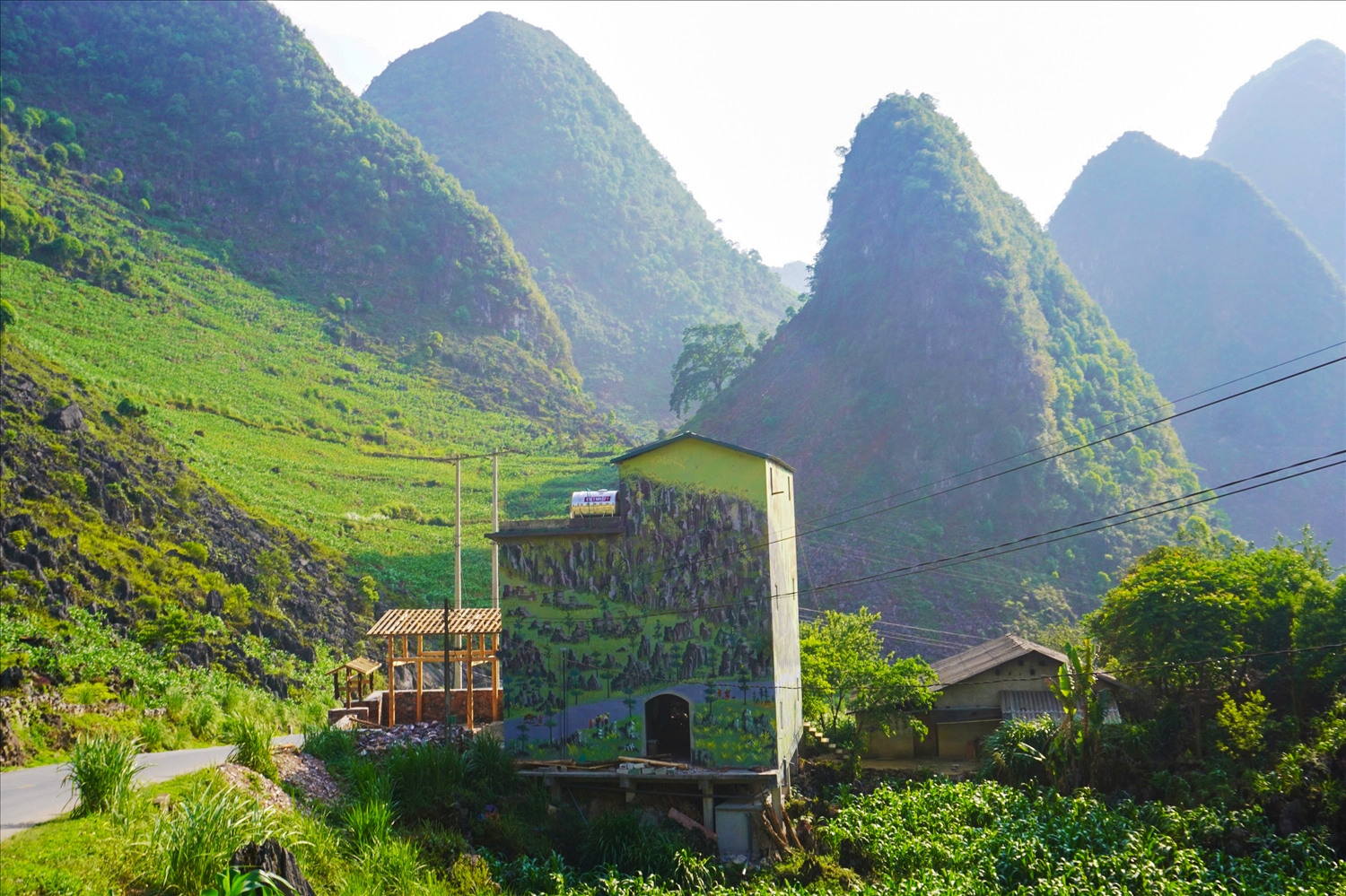 Đỉnh Mã Pí Lèng có gì đặc biệt mà ai cũng muốn một lần chinh phục?