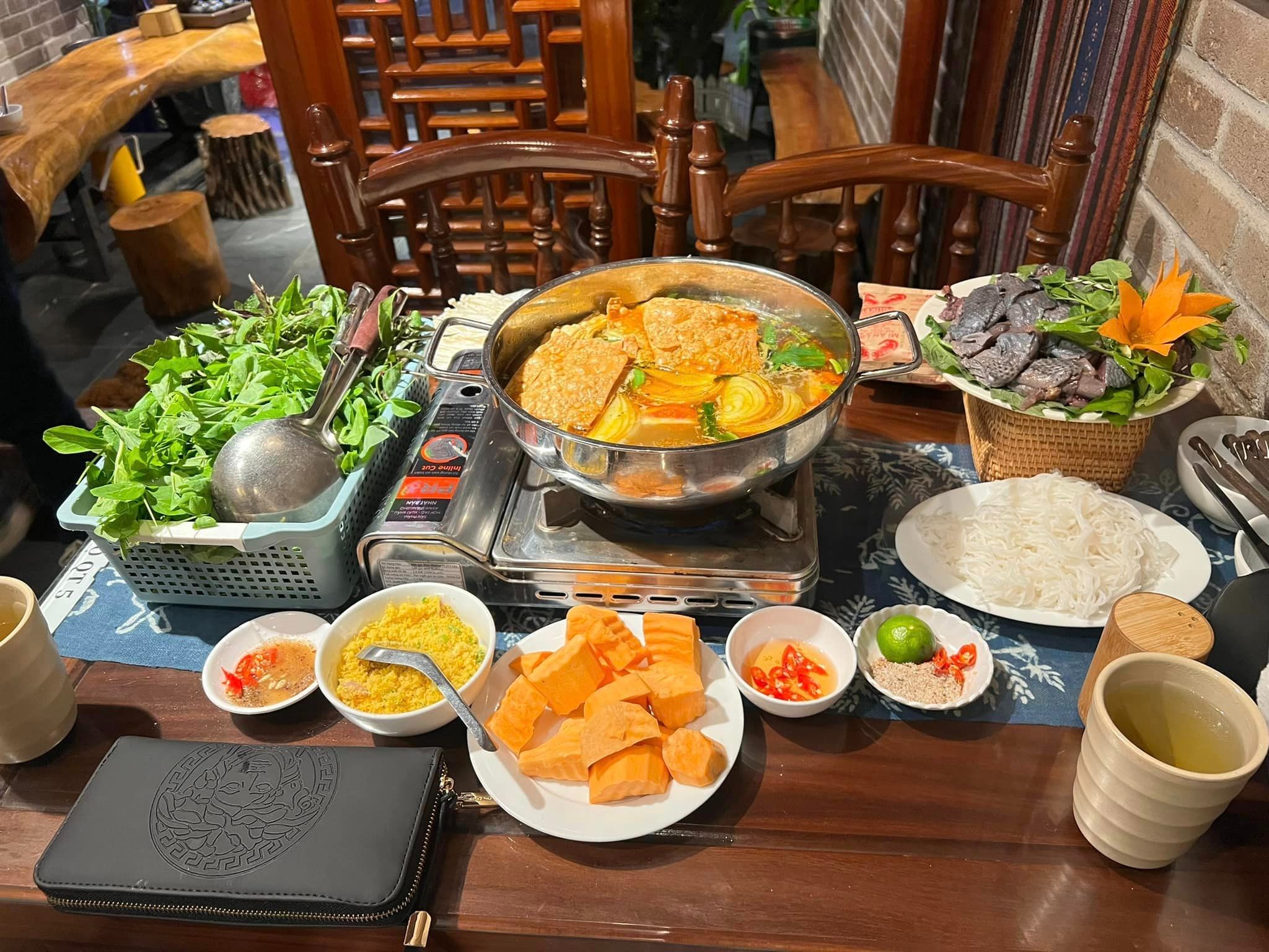 Du lịch Lũng Cú: Hành trình chạm đến cực Bắc thiêng liêng của Tổ quốc có gì hấp dẫn?