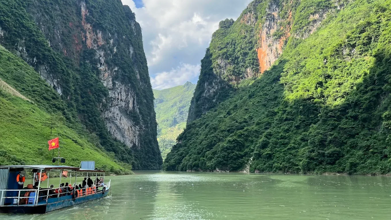 Làng HMông Pả Vi có gì hấp dẫn khiến du khách mê mẩn khi đến Hà Giang?