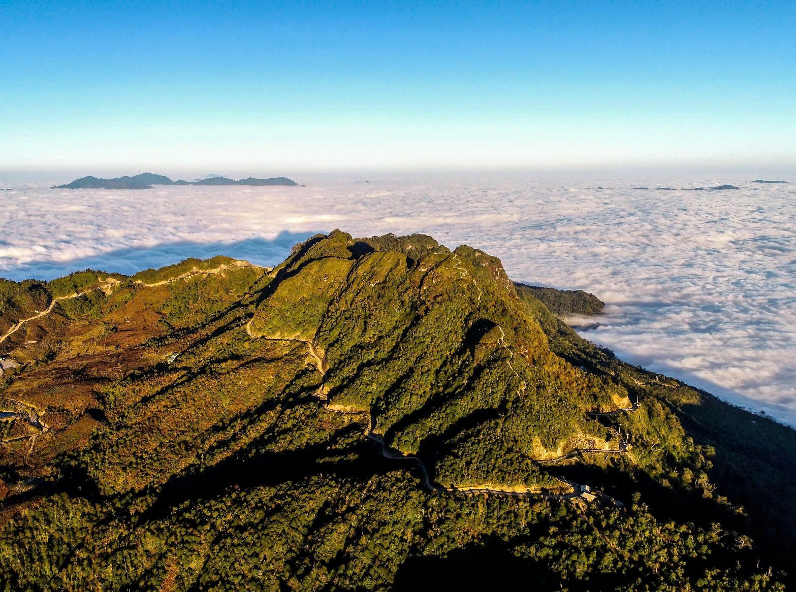 Núi Chín Tầng Thang: Hành trình săn mây chạm tới thiên đường nơi biên viễn Hà Giang