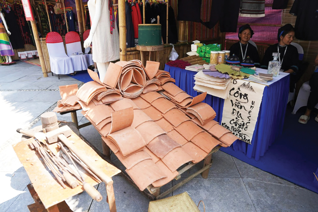 Làng ngói Lũng Rì Cao Bằng: đất sét thành ngói âm dương
