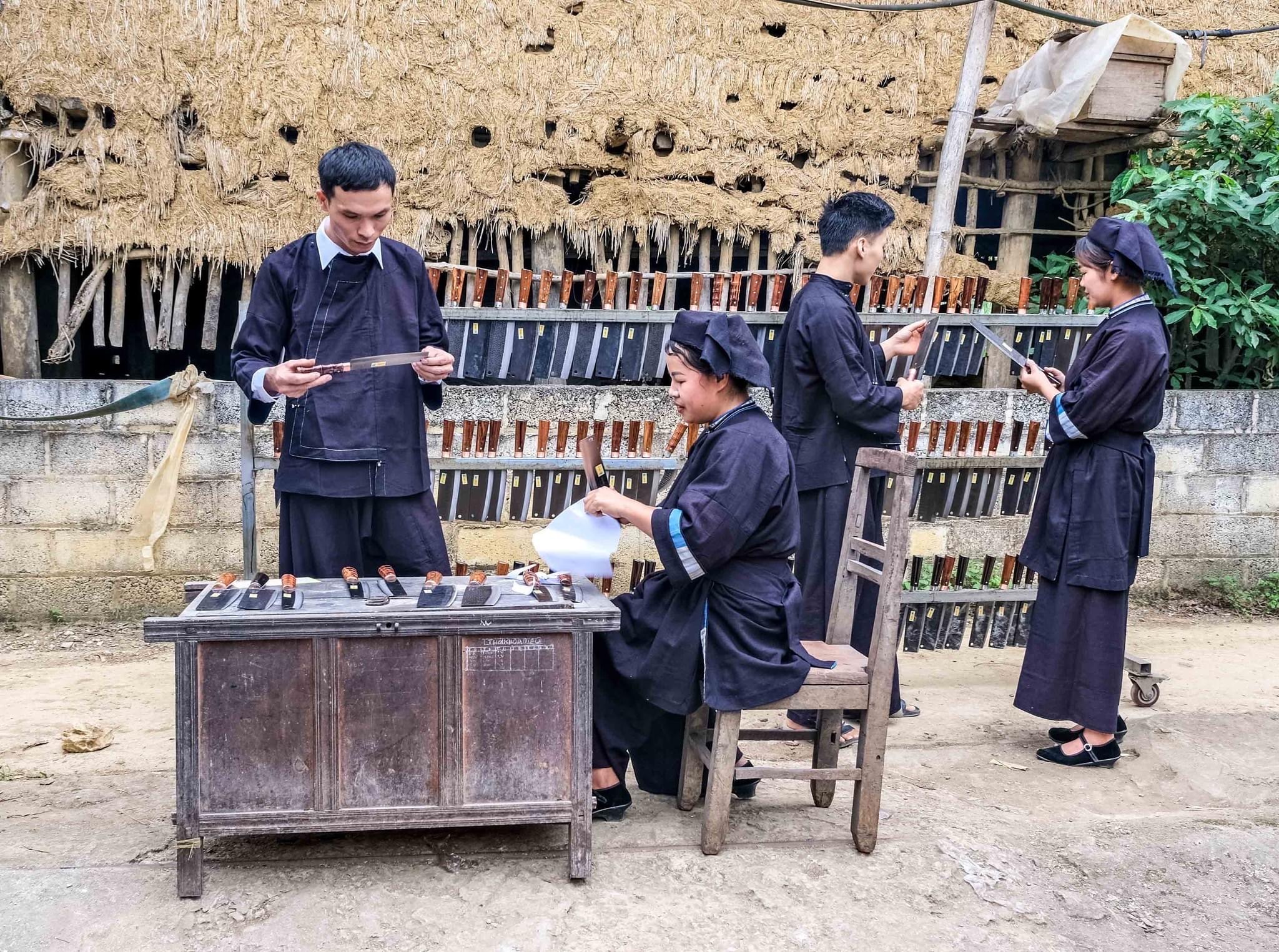 Làng rèn Phúc Sen Cao Bằng: tay nghề bên lò thép