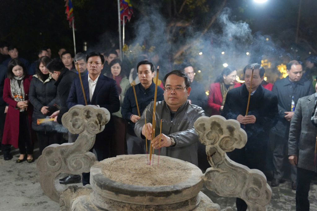 Lễ hội đền Kỳ Sầm Cao Bằng: du xuân và tưởng nhớ Nùng Trí Cao